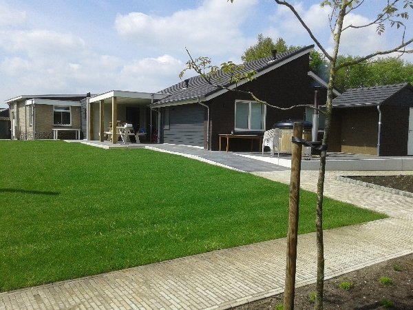 geheel omheinde tuin